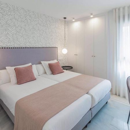 Premium Apartment & Free Parking By Ele Apartments マラガ エクステリア 写真