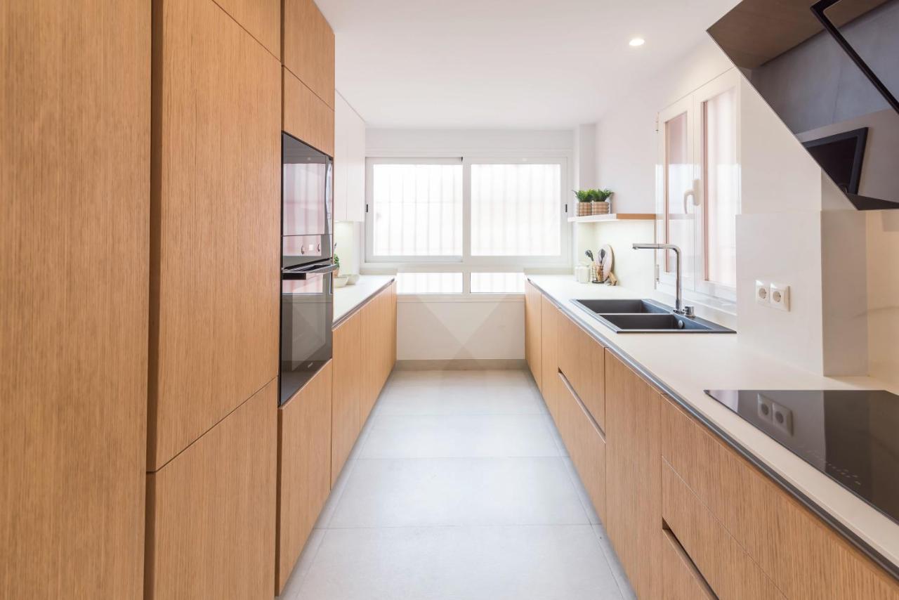 Premium Apartment & Free Parking By Ele Apartments マラガ エクステリア 写真
