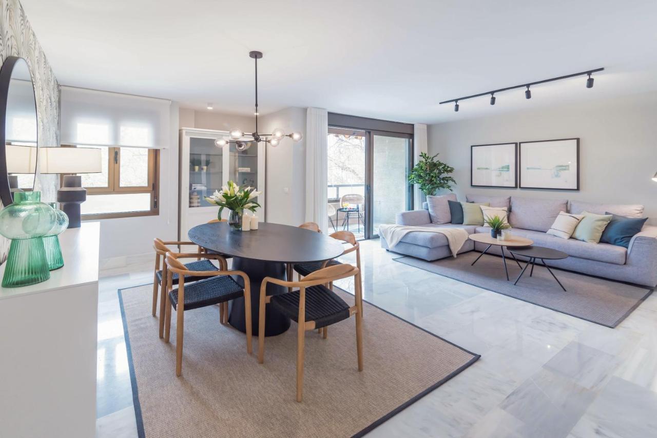 Premium Apartment & Free Parking By Ele Apartments マラガ エクステリア 写真