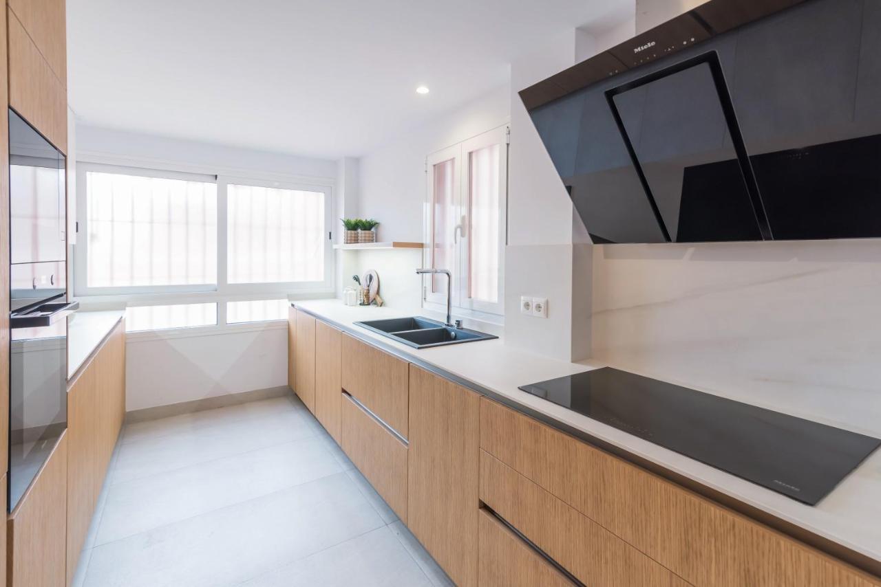 Premium Apartment & Free Parking By Ele Apartments マラガ エクステリア 写真