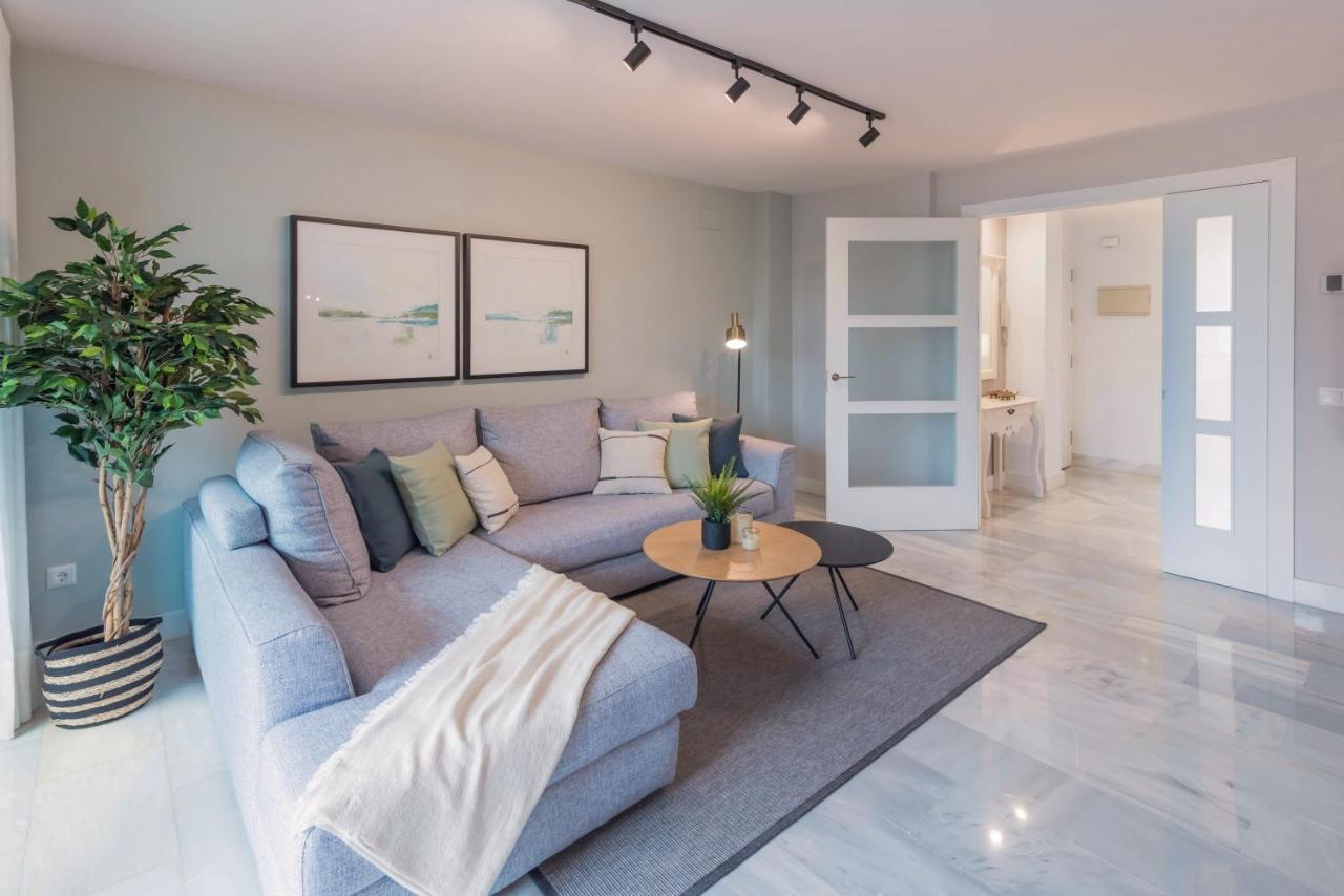 Premium Apartment & Free Parking By Ele Apartments マラガ エクステリア 写真